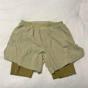 Lululemon Surge Lined Short 6" *Special Edition
Dew Green / Auric Gold